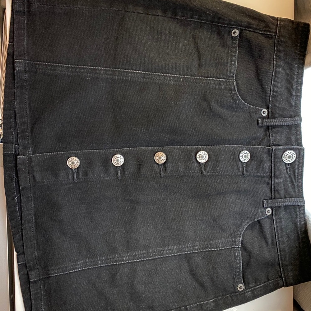 black button down AE skirt